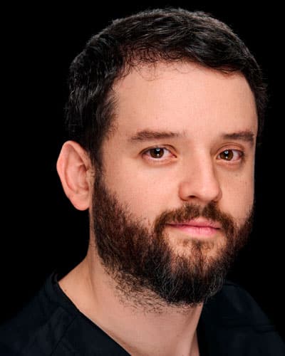 Dr. Daniel Correa, especialista en Trastornos Temporomandibulares y Dolor Orofacial (TTM/DOF) en la Clínica Dental Augusto Leguía, Santiago de Chile